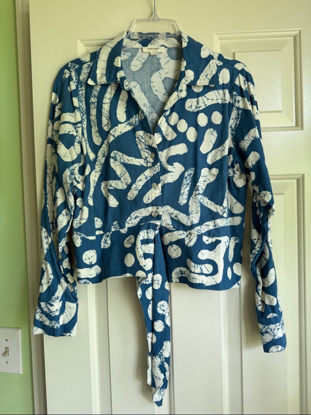Blue & White Abstract Tie-Front Button-Up Top